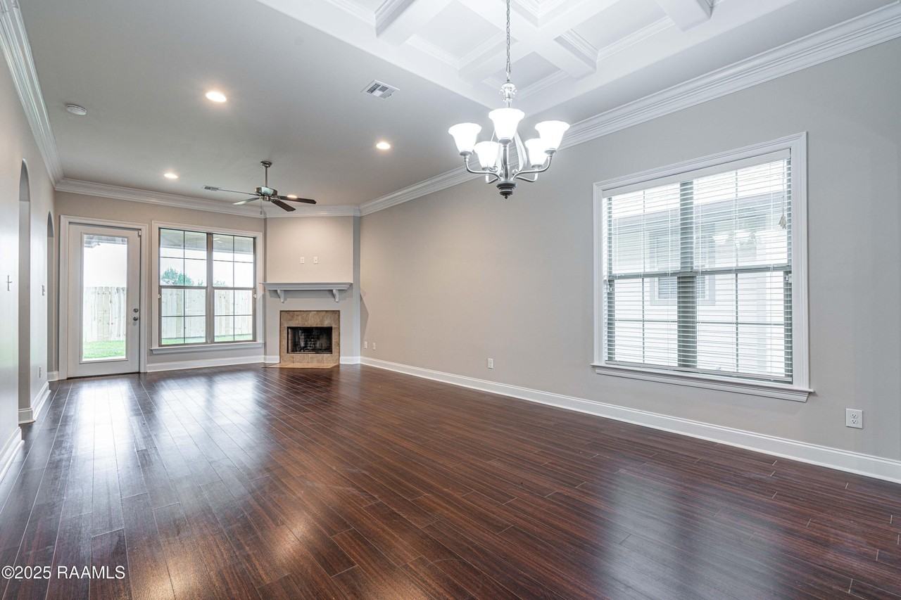 606 Highland View Dr - Photo 6 of 27