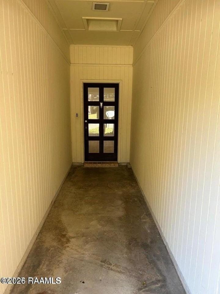 205 Castle Row Apt A - Photo 2 of 8