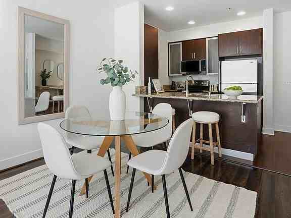 2030 N Pacific Ave - Photo 2 of 23