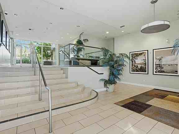 2030 N Pacific Ave - Photo 3 of 23