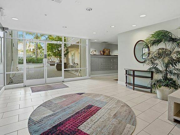 2030 N Pacific Ave - Photo 4 of 23