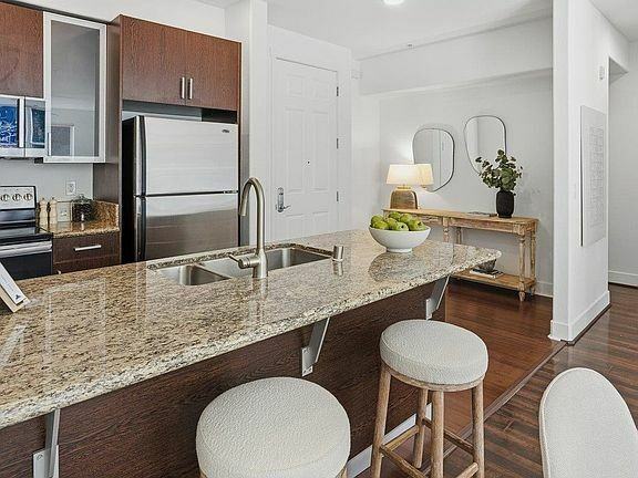 2030 N Pacific Ave - Photo 5 of 23