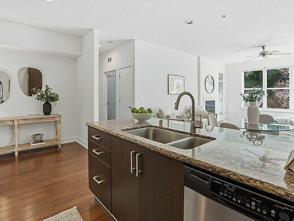 2030 N Pacific Ave - Photo 6 of 23