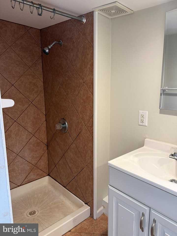 26 Elm St Unit 2 - Photo 7 of 9