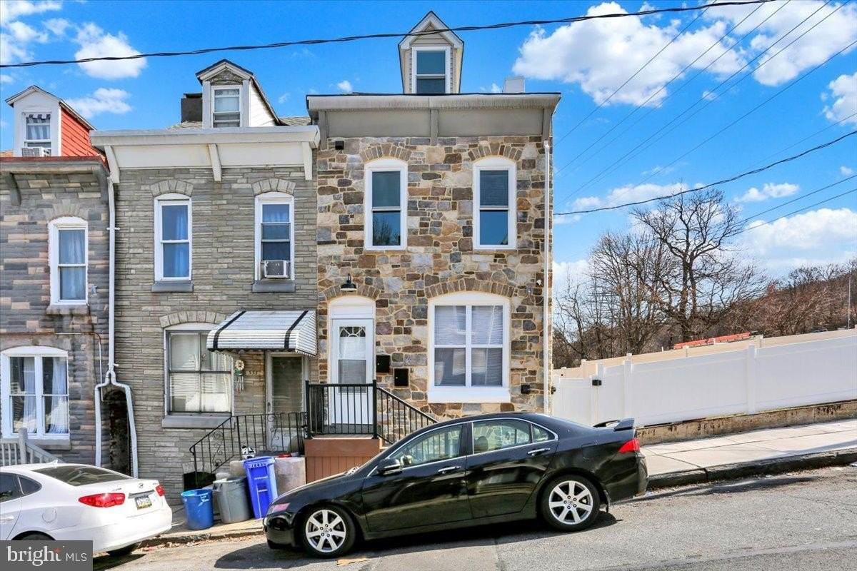 553 Wunder St Unit 2 - Photo 2 of 20