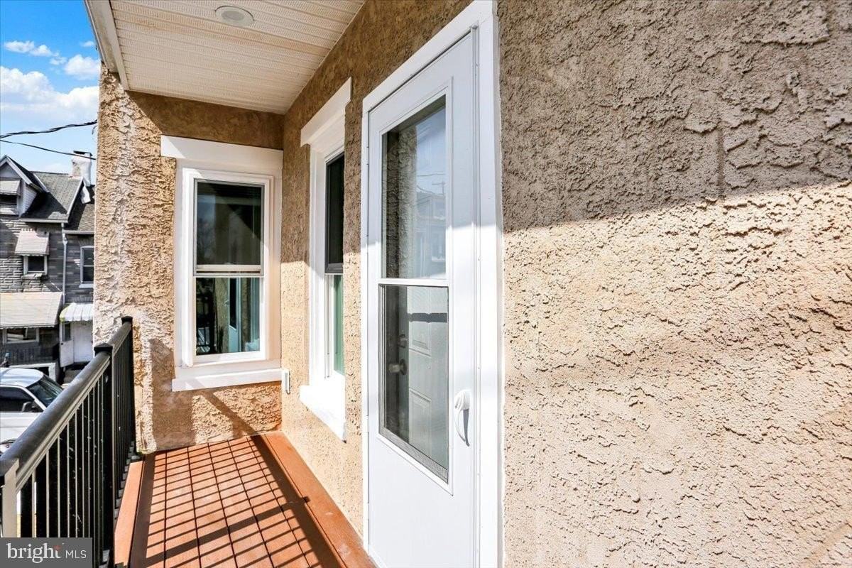 553 Wunder St Unit 2 - Photo 3 of 20