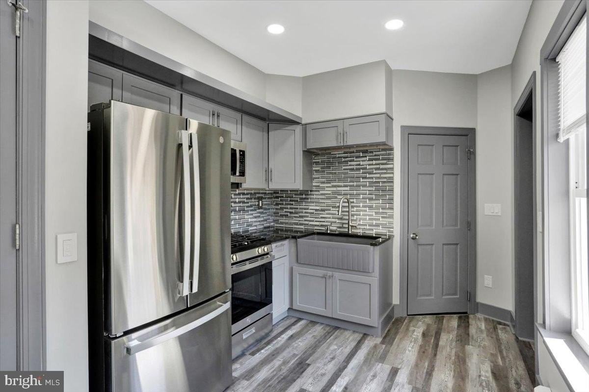 553 Wunder St Unit 2 - Photo 4 of 20