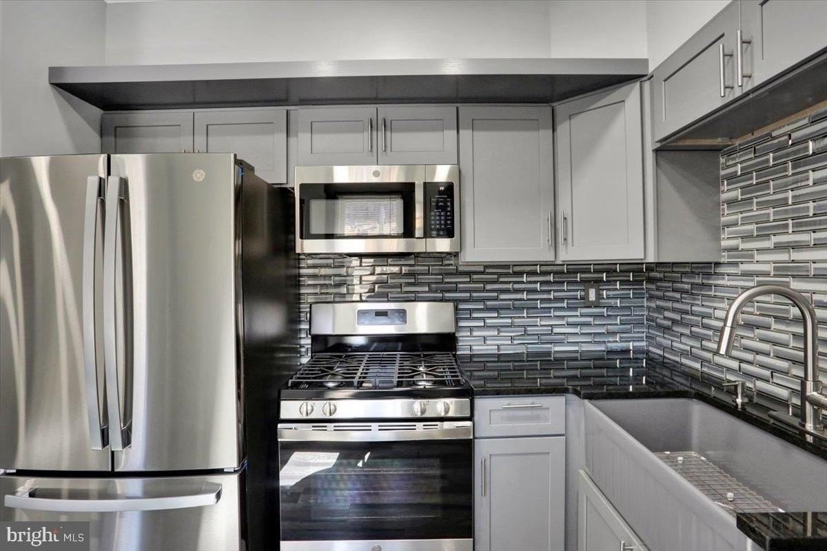 553 Wunder St Unit 2 - Photo 5 of 20