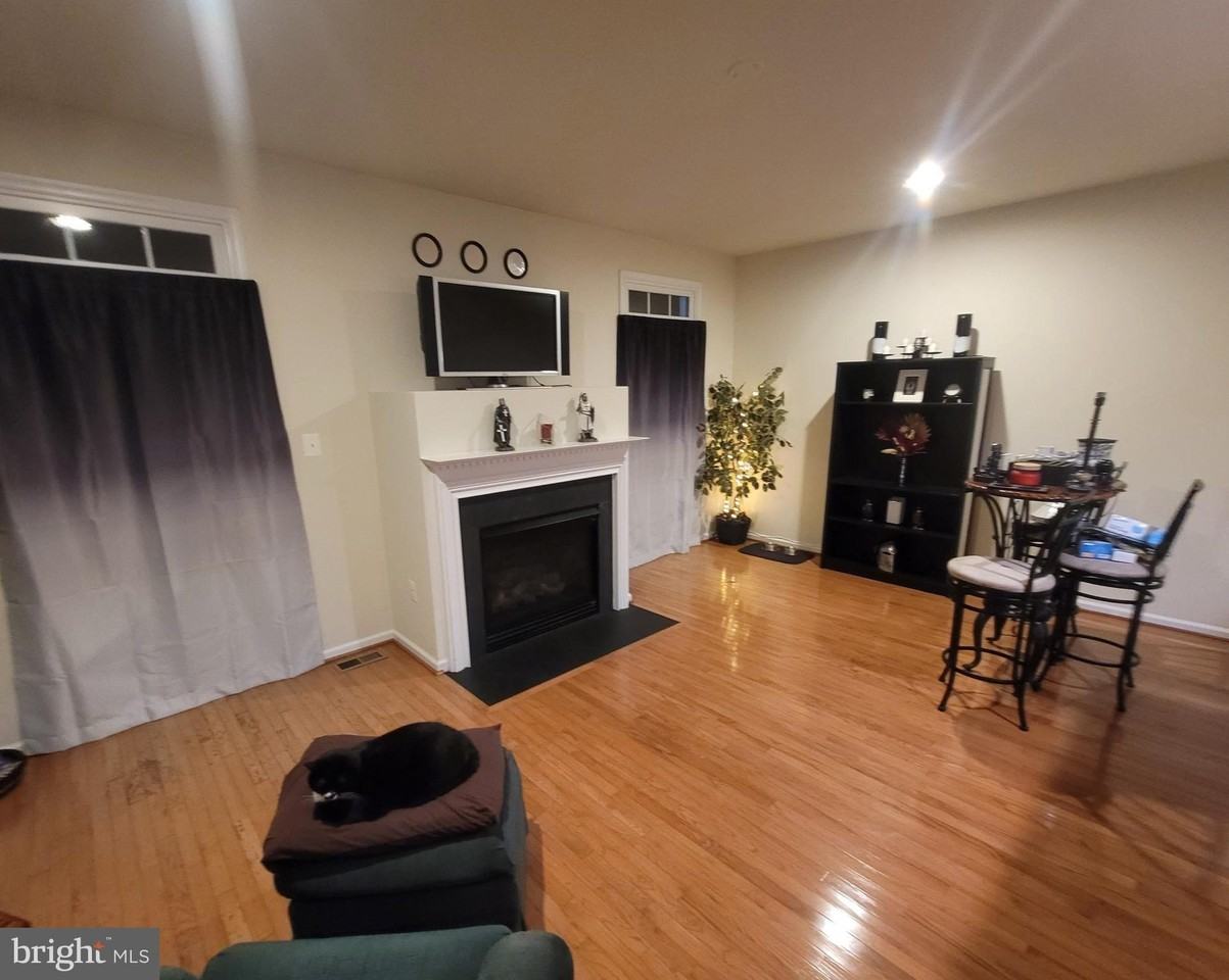 20928 Houseman Ter - Photo 3 of 15