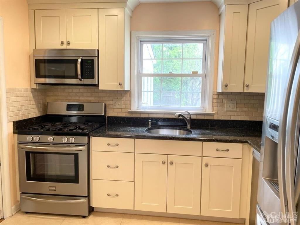 76 Willow Rd - Photo 3 of 17