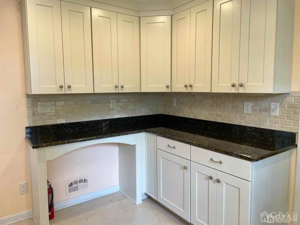 76 Willow Rd - Photo 5 of 17