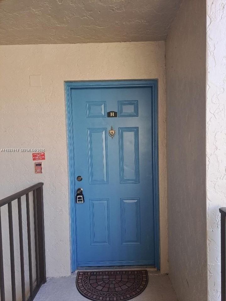 1400 Windorah Way #H - Photo 4 of 32