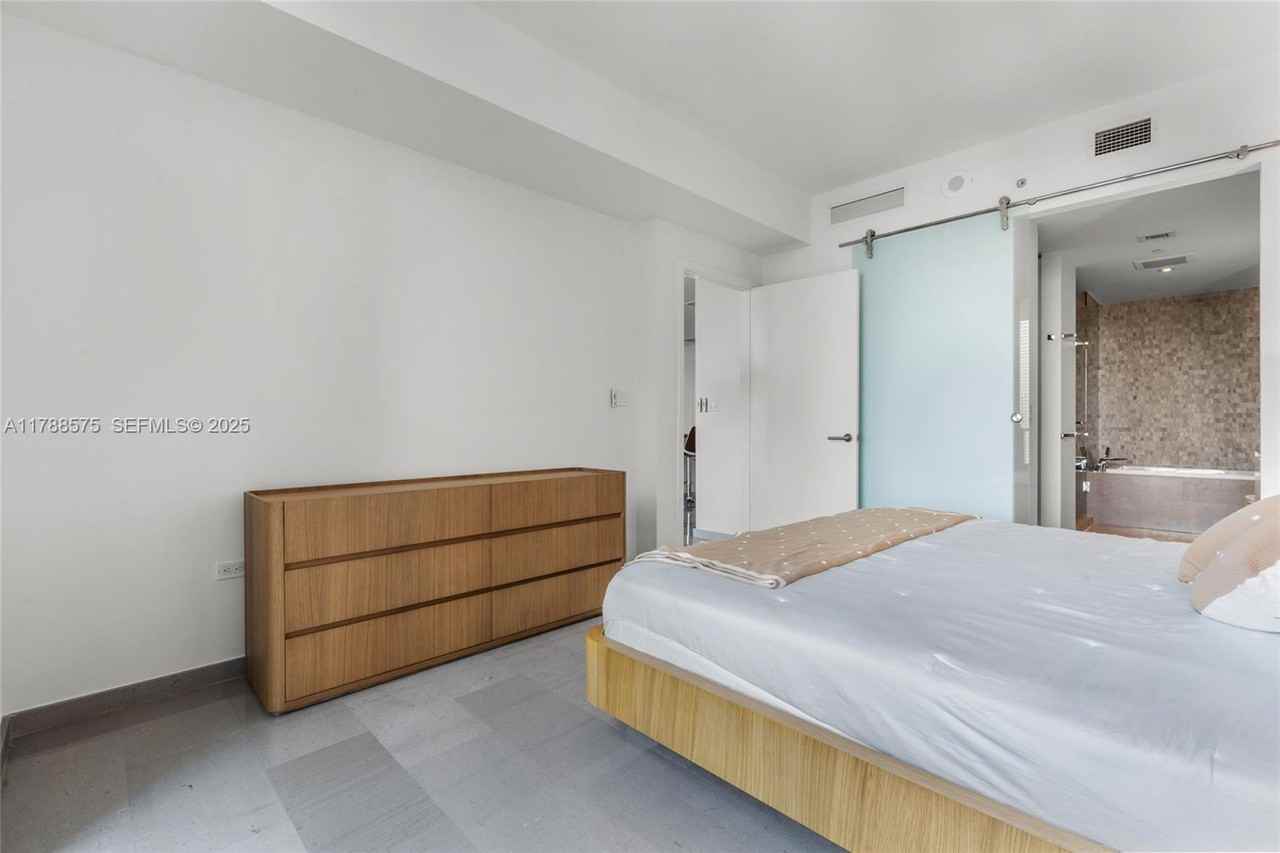 68 Southeast 6th Street #2306 - Photo 7 of 35