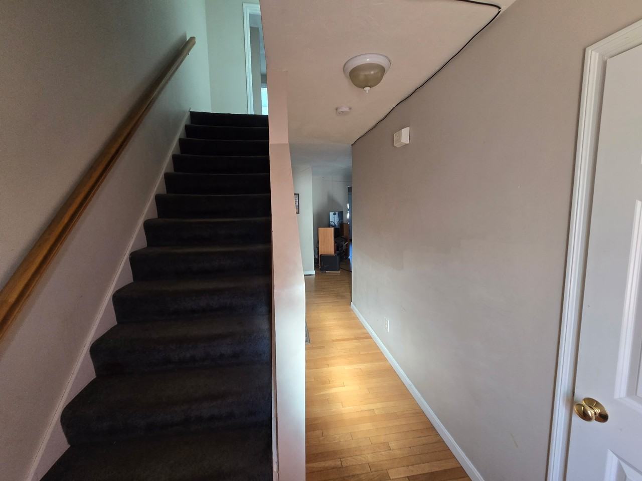 465 Riverside Street - Photo 4 of 4