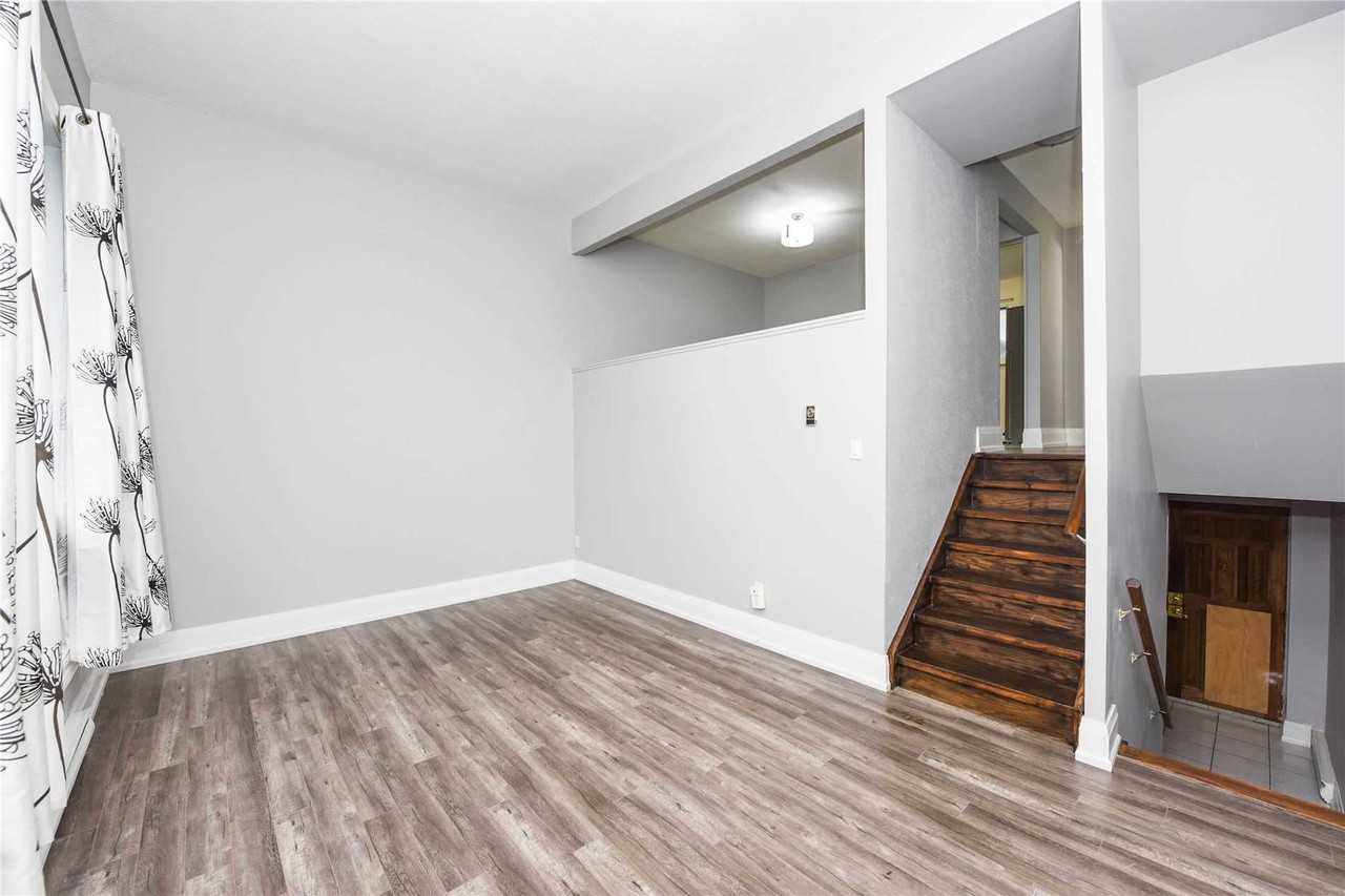 83 Darras Court - Photo 4 of 22