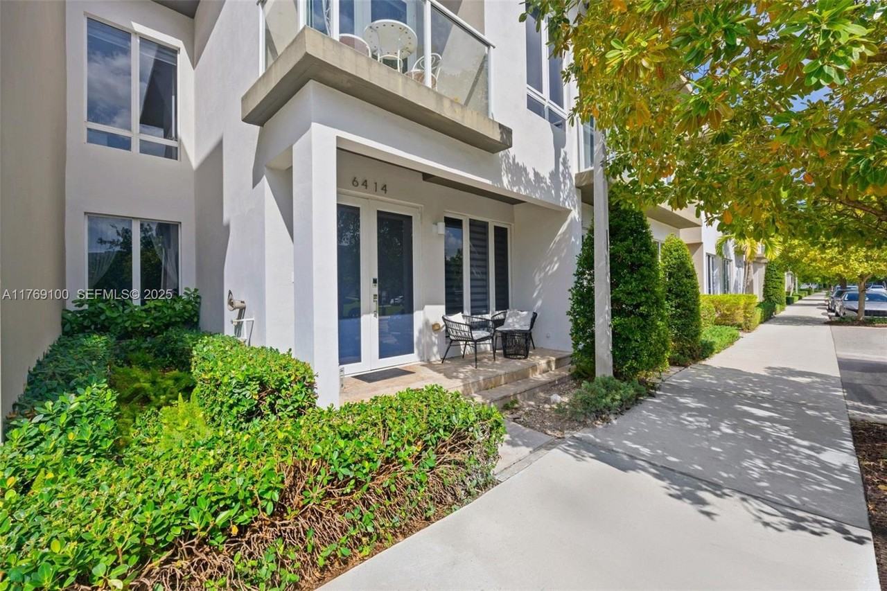 6414 Northwest 104th Path #6414 - Photo 2 of 28