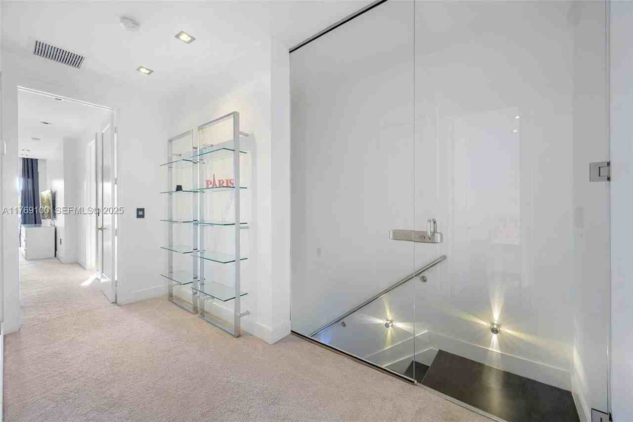 6414 Northwest 104th Path #6414 - Photo 6 of 28