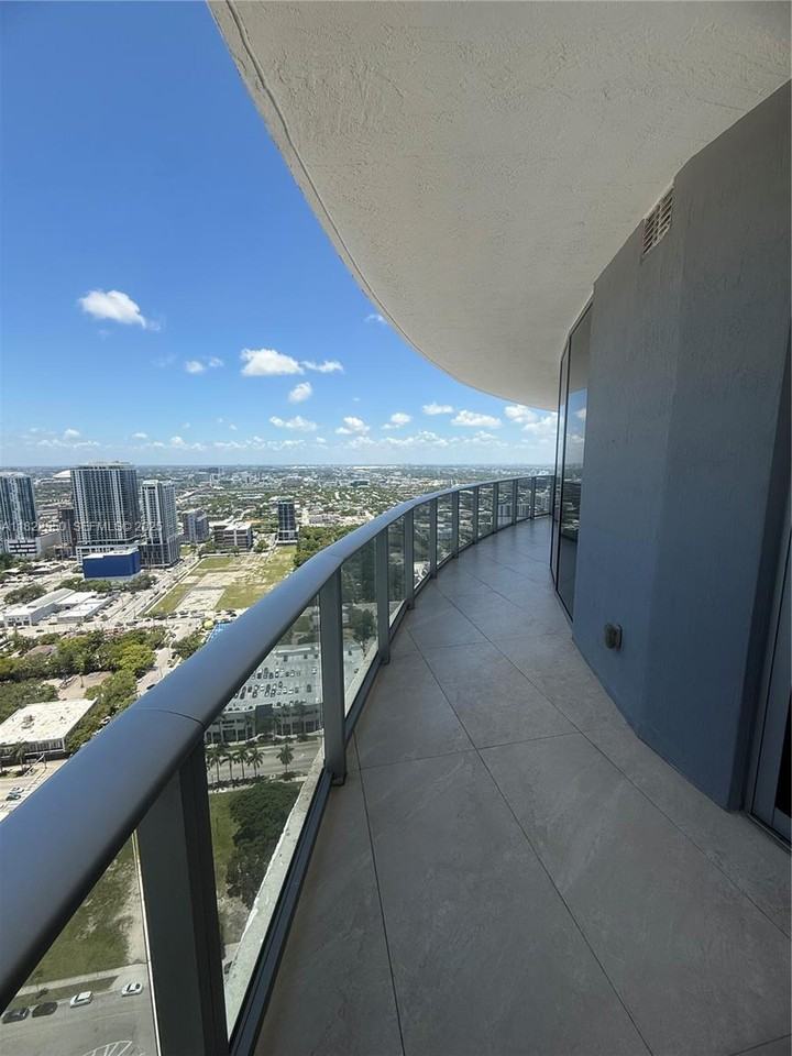 488 Northeast 18th Street #4200 - Photo 4 of 14