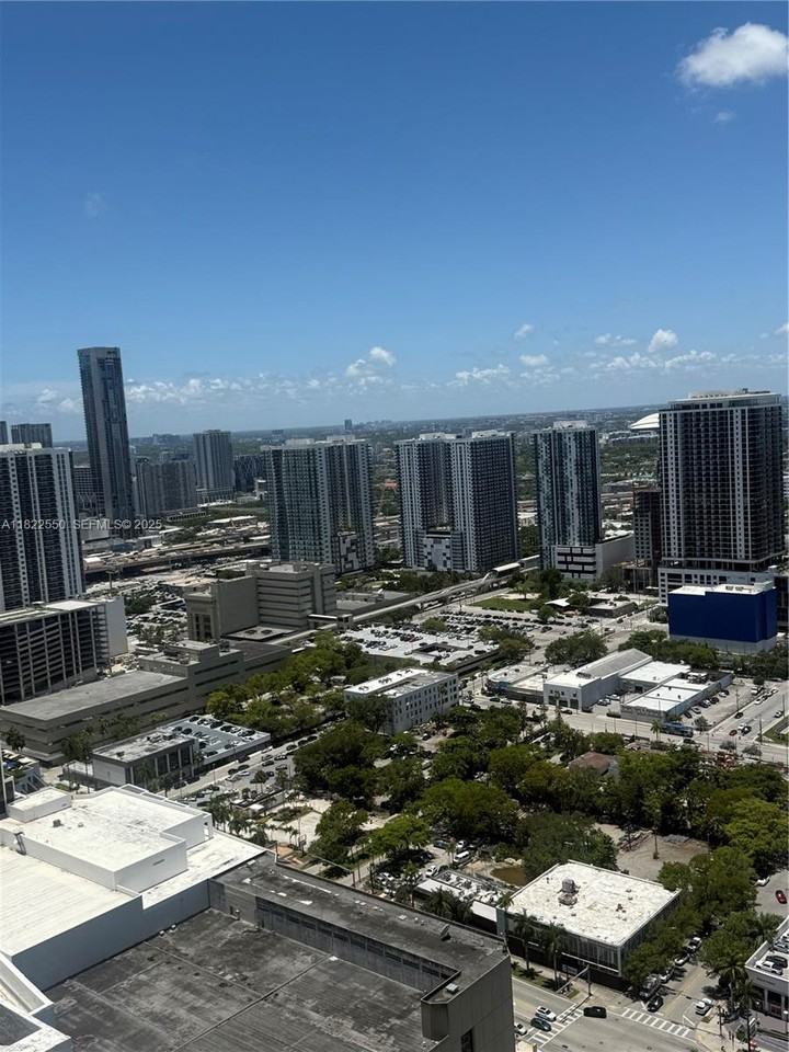 488 Northeast 18th Street #4200 - Photo 5 of 14