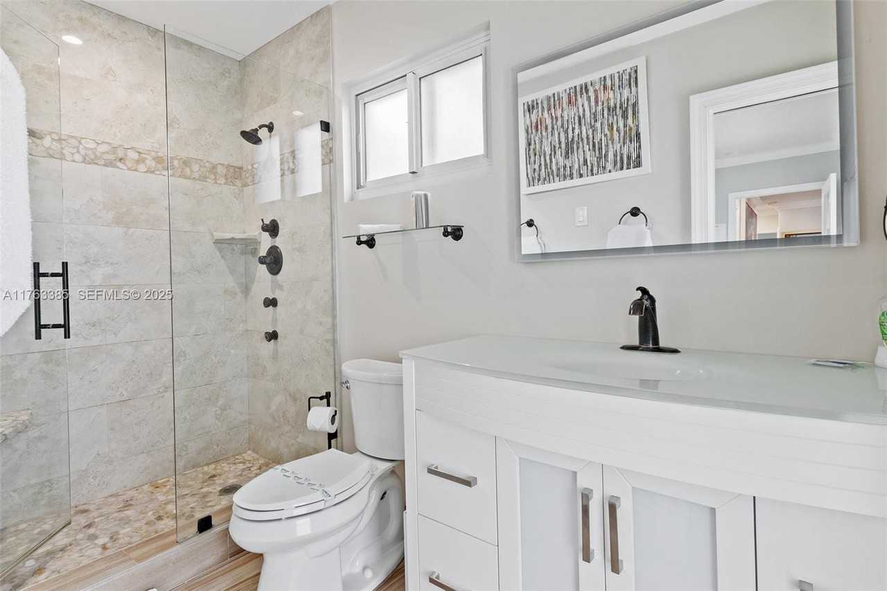 1424 Nautilus Isle - Photo 4 of 25