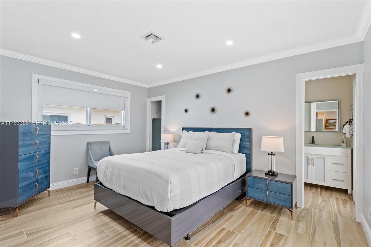 1424 Nautilus Isle - Photo 6 of 25