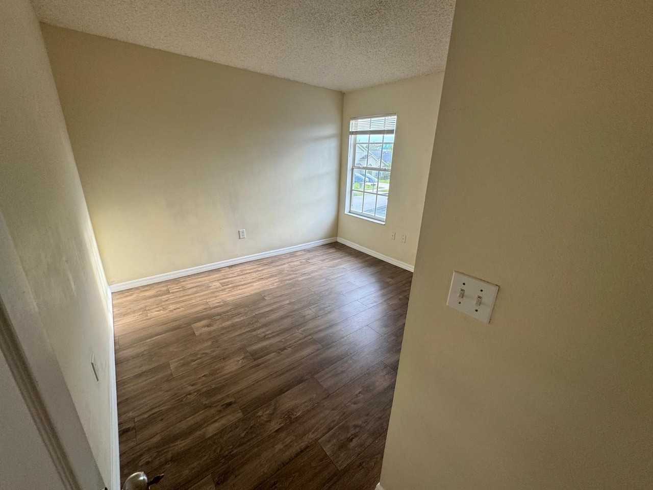 4313 Creekside Blvd - Photo 5 of 9