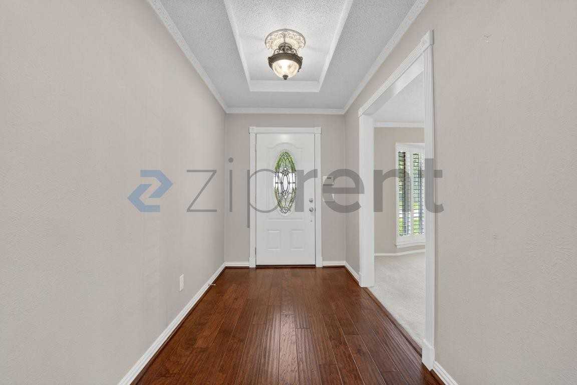 2501 Bluffton Dr - Photo 4 of 33