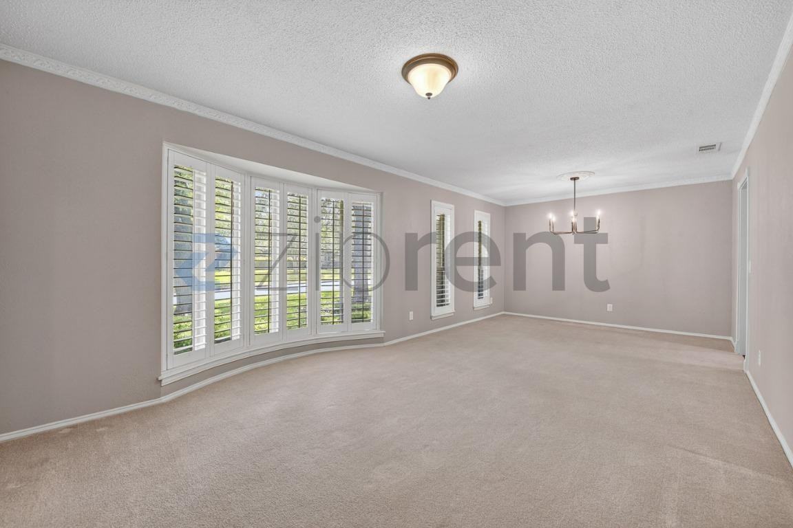 2501 Bluffton Dr - Photo 5 of 33