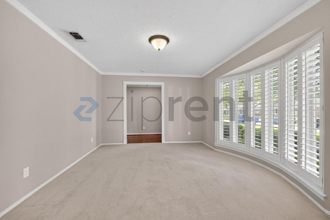 2501 Bluffton Dr - Photo 6 of 33