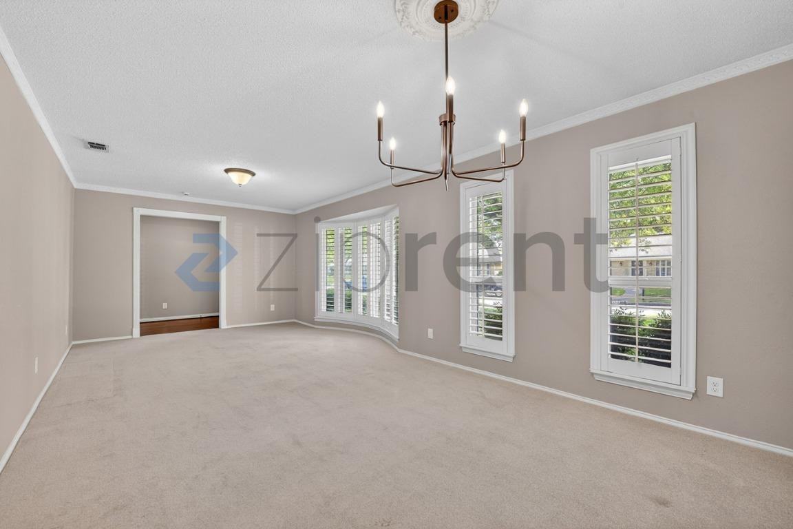 2501 Bluffton Dr - Photo 7 of 33