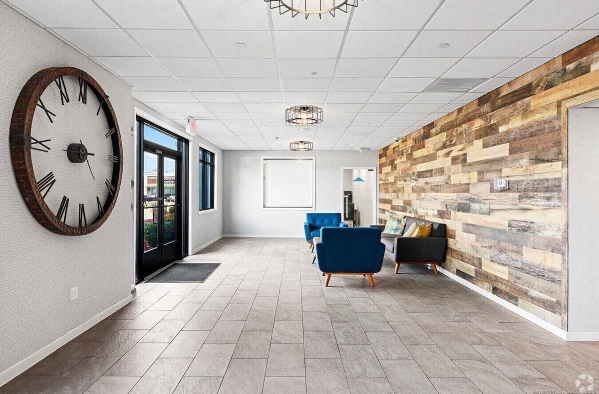 225 Lordship Blvd - Photo 2 of 18