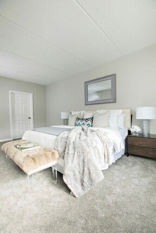 225 Lordship Blvd - Photo 4 of 18