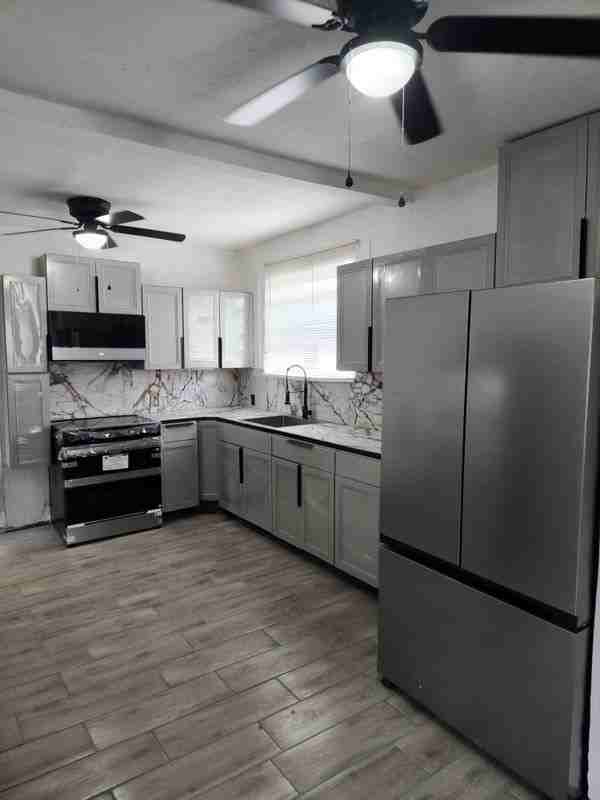 219 Alabama Ave - Photo 4 of 9