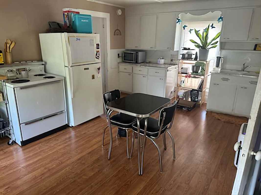 24 Pearl St ##3 - Photo 4 of 7