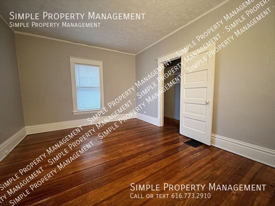 1036 Lafayette Ave Ne #1 - Photo 4 of 16