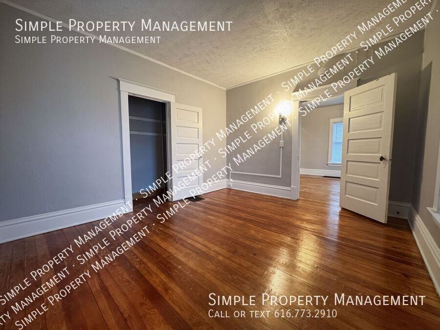 1036 Lafayette Ave Ne #1 - Photo 5 of 16