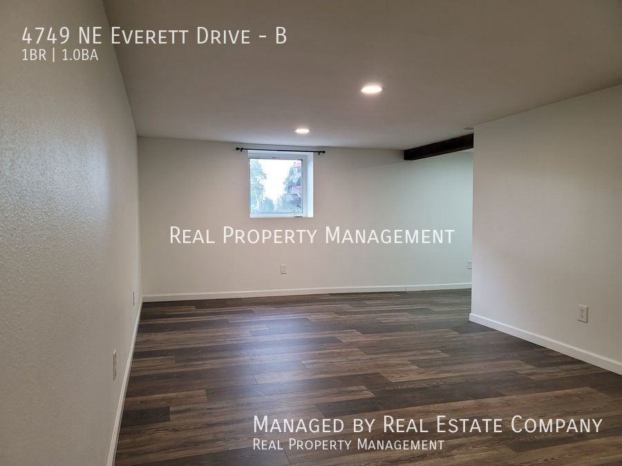 4749 Ne Everett Dr #B - Photo 3 of 13