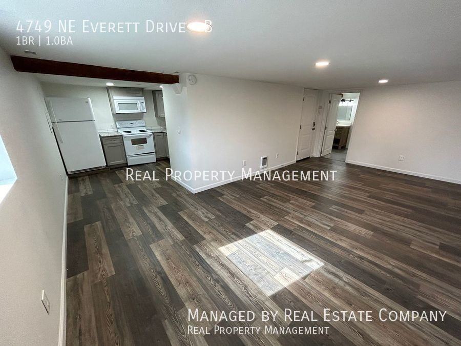 4749 Ne Everett Dr #B - Photo 5 of 13