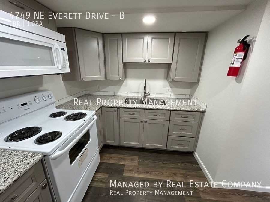 4749 Ne Everett Dr #B - Photo 6 of 13