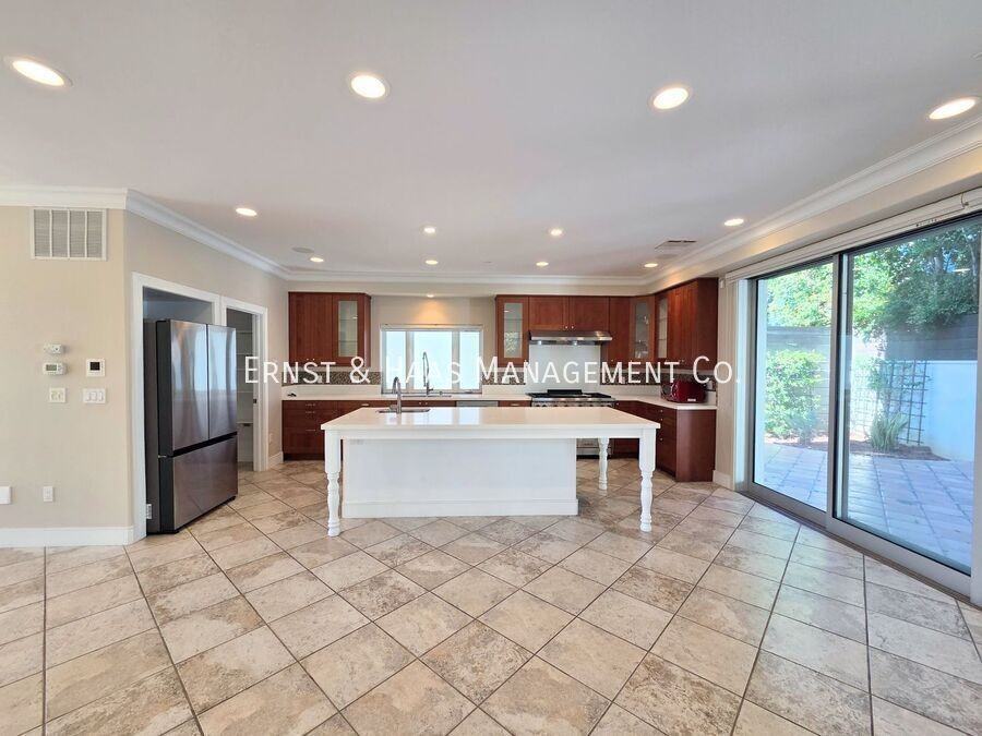 1848 Benecia Ave - Photo 7 of 44