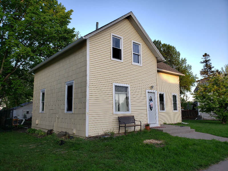 110 2nd Ave Se #A - Photo 2 of 2