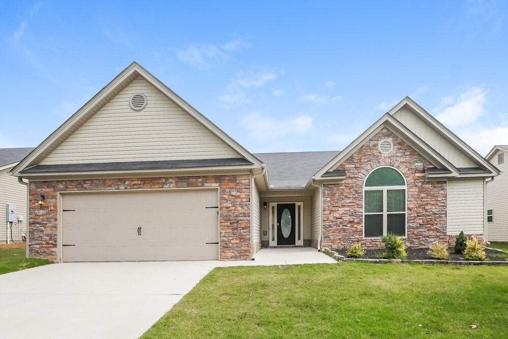 1446 Dillard Heights Dr - Photo 3 of 16