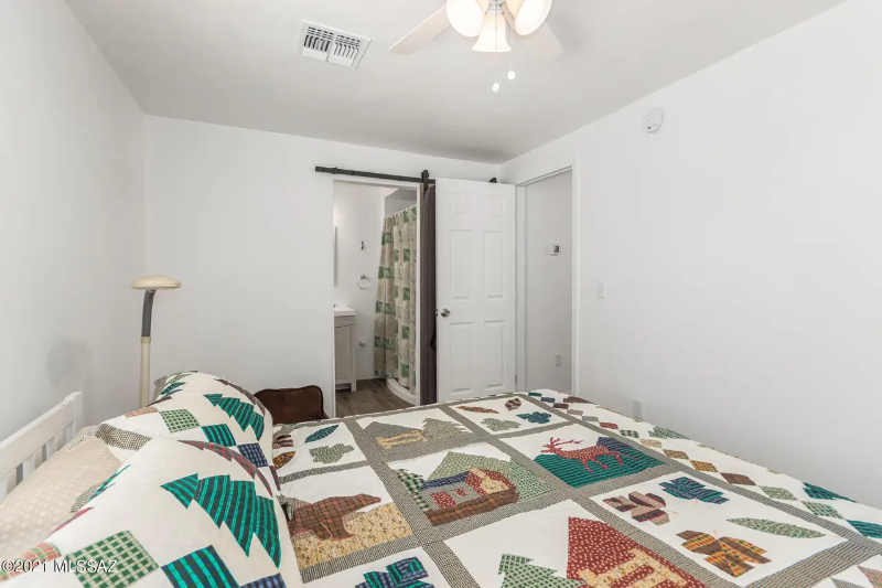 2019 E Silver St #R - Photo 4 of 12