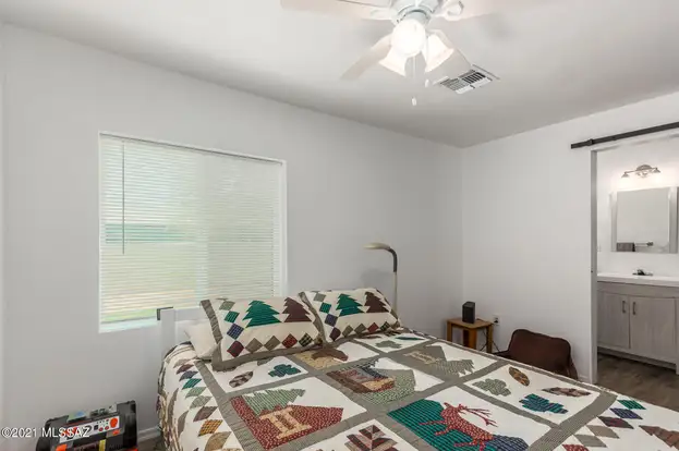 2019 E Silver St #R - Photo 5 of 12