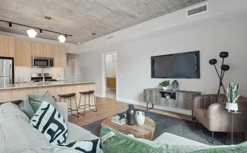 1034 W Van Buren St - Photo 3 of 8