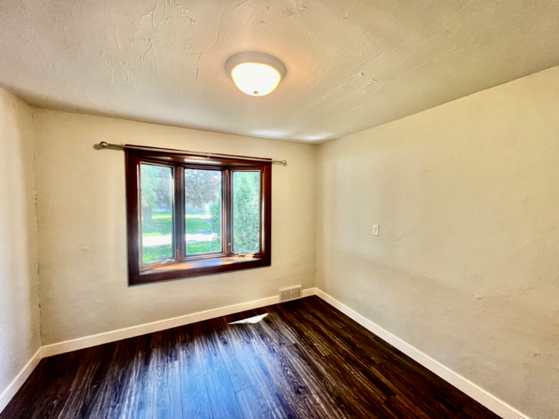 1032 N Rapids Rd - Photo 6 of 13