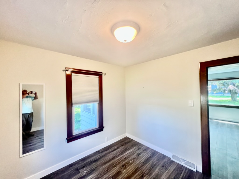 1032 N Rapids Rd - Photo 7 of 13