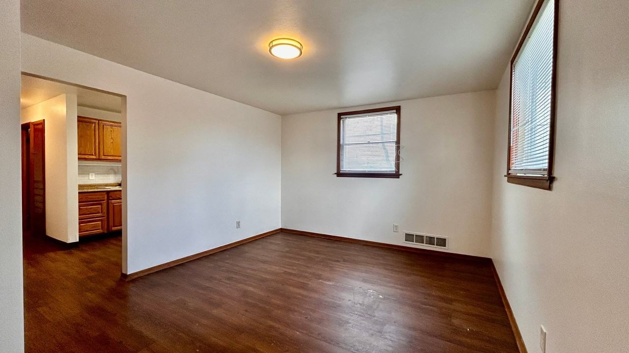 2901 E Wellesley Ave #3 - Photo 2 of 6