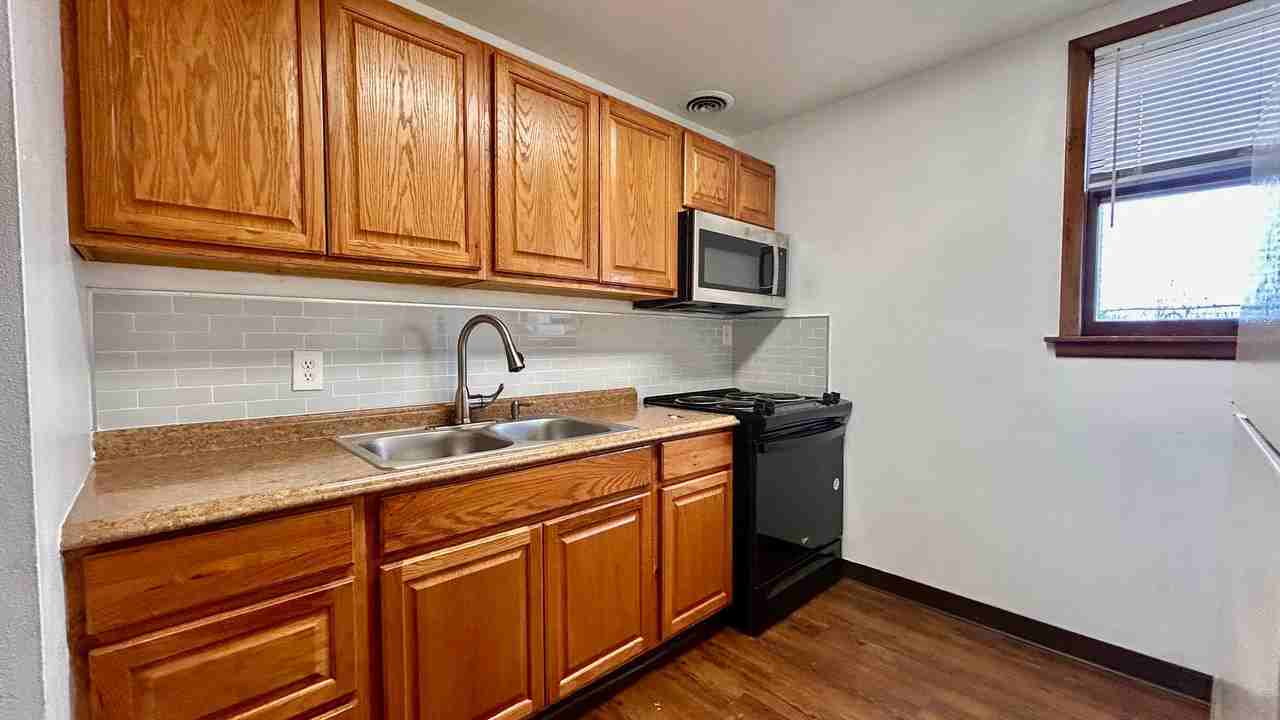 2901 E Wellesley Ave #3 - Photo 3 of 6