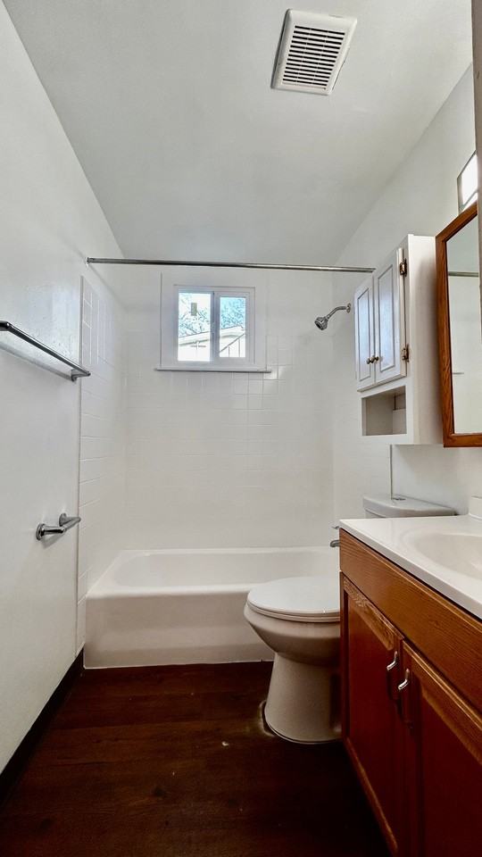 2901 E Wellesley Ave #3 - Photo 4 of 6